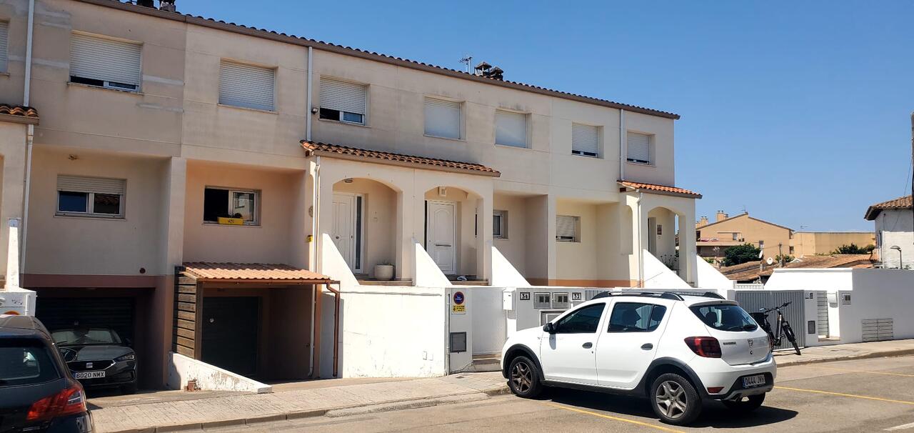 Semidetached house - L&acute;escala - 4 bedrooms - 0 persons