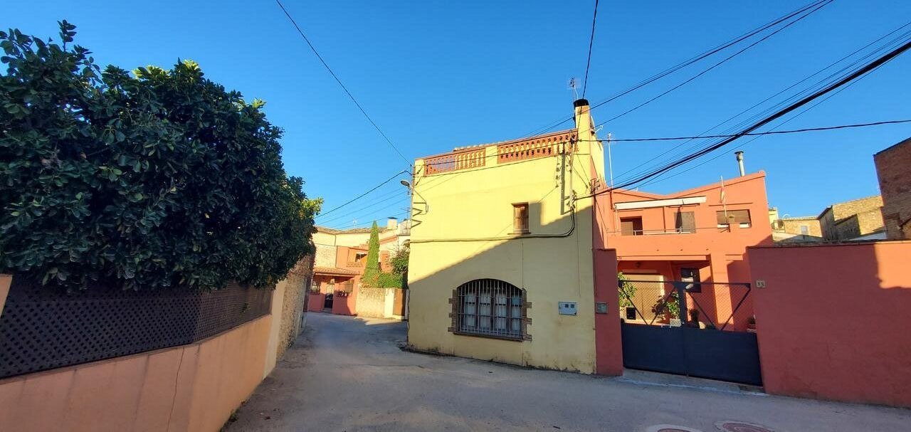 House -
                        Albons -
                        3 bedrooms -
                        0 persons