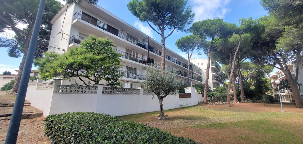 Apartment - L´escala - 4 bedrooms - 0 persons
